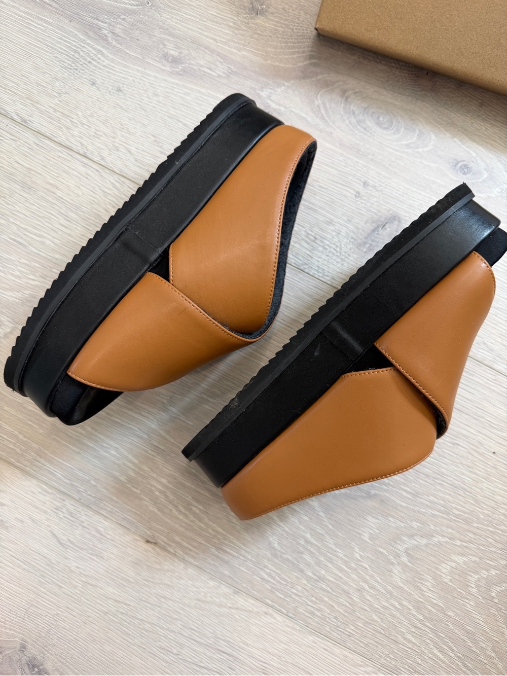 ROAM Cross Stack Cognac Size 6 - Picture 5 of 9